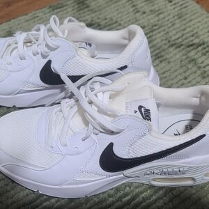 Nike White and Black Sneakers